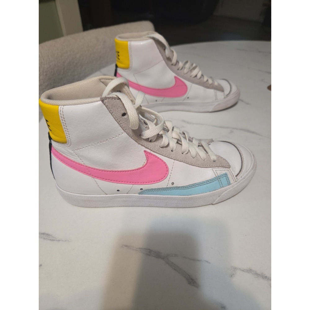 Nike Women's Blazer Mid '77 Vintage 'Pastel' (Style Code: DA4295-100). Women's 7 View 4
